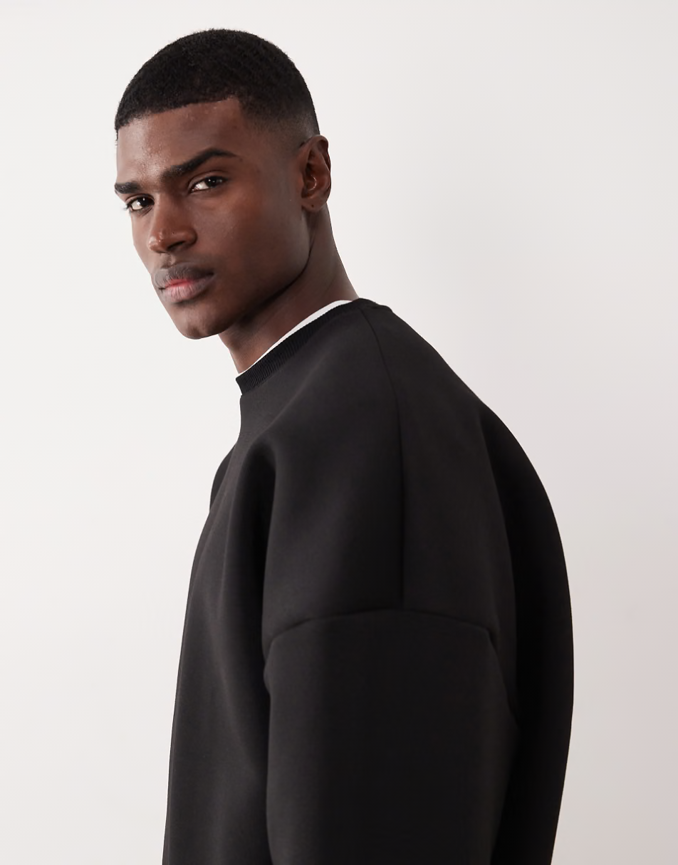 BLACK CREWNECK