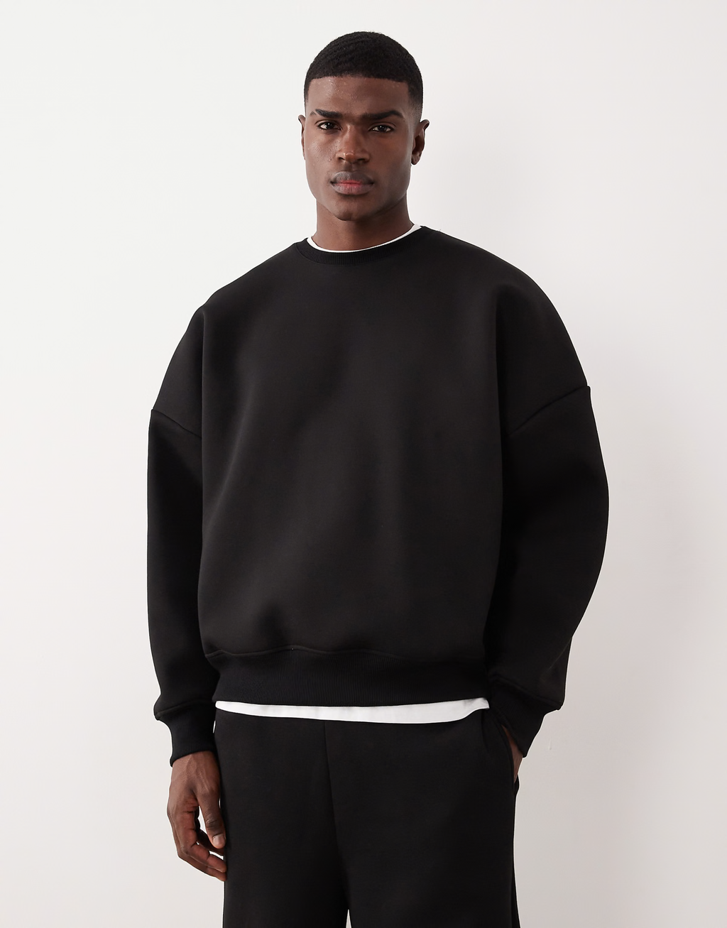 BLACK CREWNECK