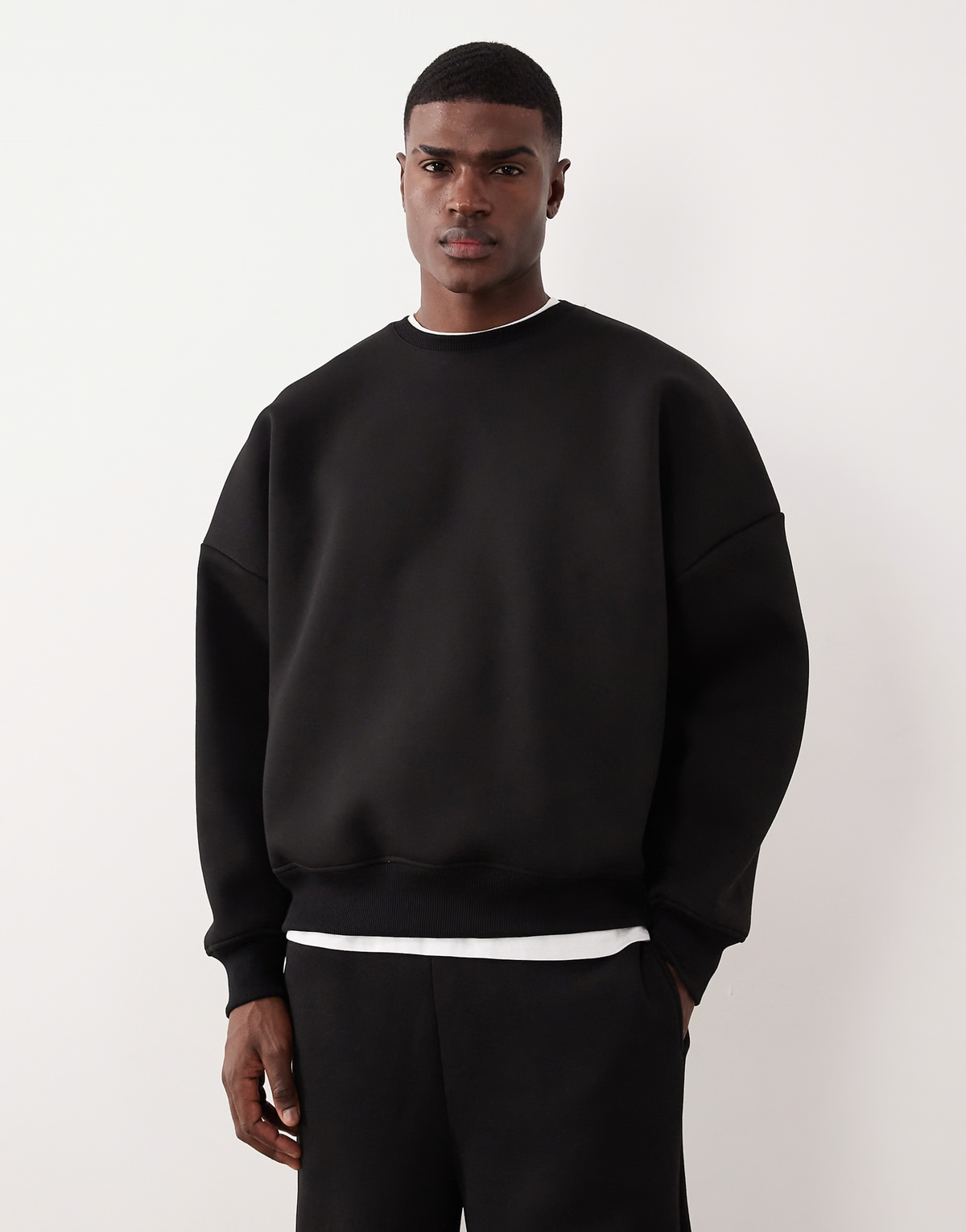 BLACK CREWNECK